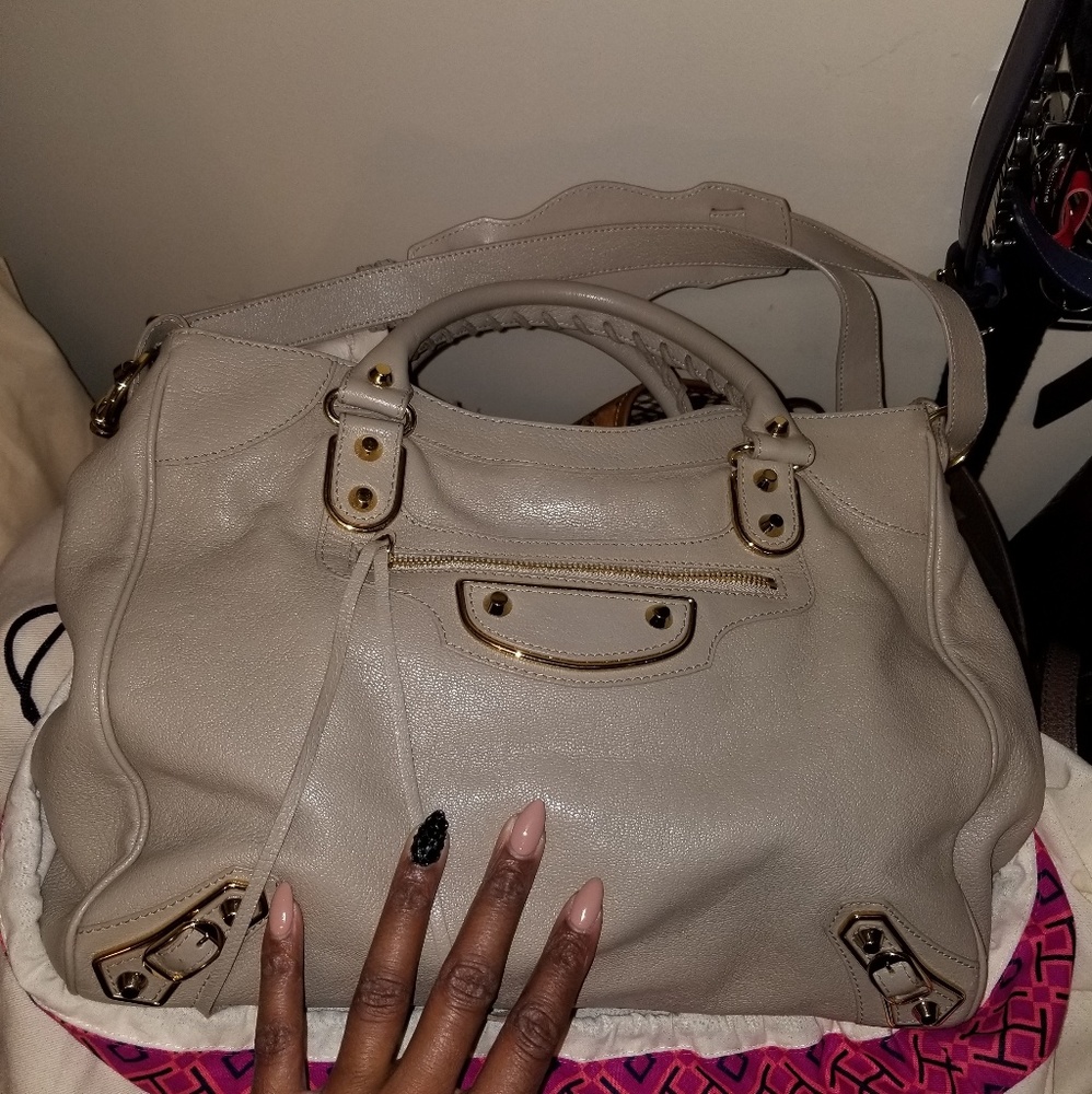 Balenciaga velo!!! Authentic, beautiful and big